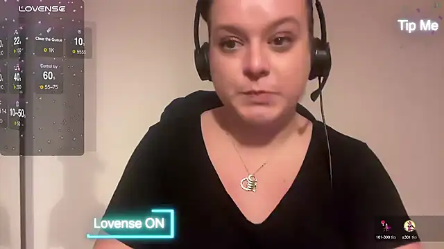 Snapshot of NaughtyWifeUK chatting on December 29, 2024, 4:19 pm NaughtyWifeUK online show from December 29, 2024, 4:19 pm