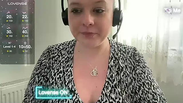 Snapshot of NaughtyWifeUK chatting on January 7, 2025, 1:24 pm NaughtyWifeUK online show from January 7, 2025, 1:24 pm