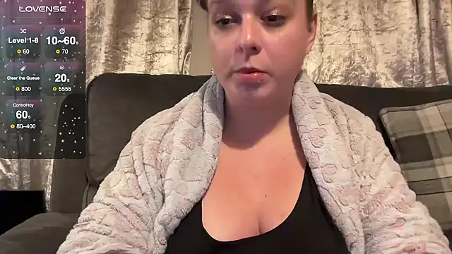 NaughtyWifeUK online show from January 9, 2026, 12:35 am