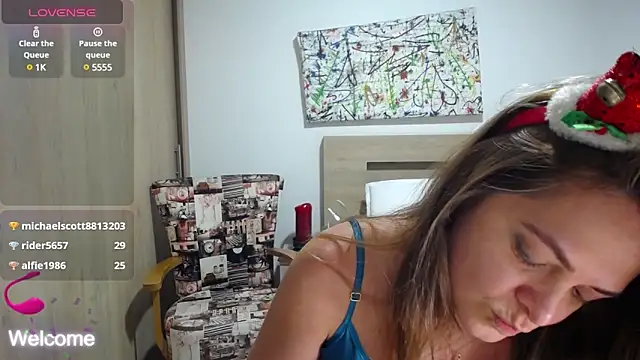 ParisW online show from December 5, 2024, 2:42 am