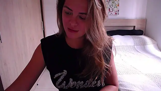 ParisW online show from February 20, 2025, 5:51 pm