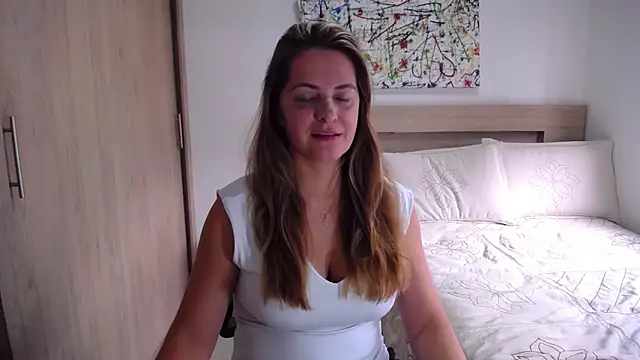 ParisW online show from March 18, 2025, 4:37 pm