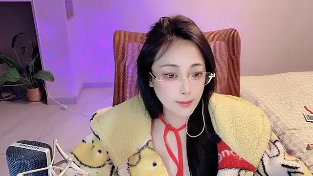 Snapshot of Daisy-77 chatting on April 19, 2026, 6:10 pm Daisy-77 online show from April 19, 2026, 6:10 pm