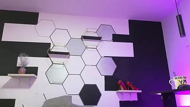 alondrabigtits online show from September 22, 2025, 11:56 am