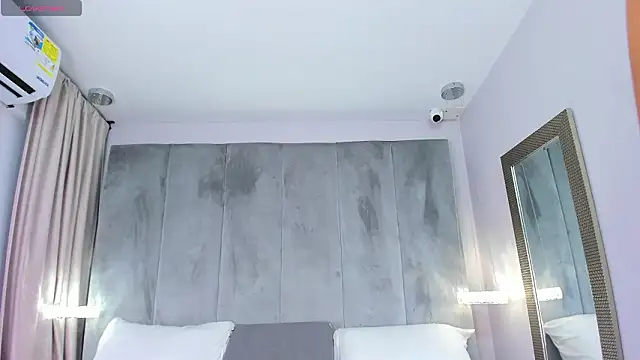 tifanyhills  online show from February 3, 2026, 8:14 pm