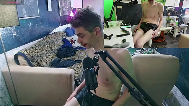 Snapshot of Doggyray44 chatting on December 7, 2024, 8:49 pm Doggyray44 online show from December 7, 2024, 8:49 pm