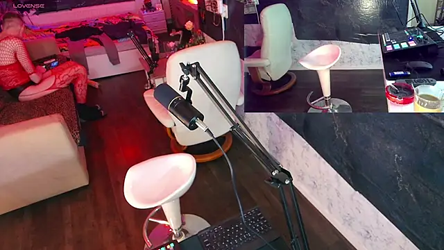 Snapshot of Doggyray44 chatting on December 21, 2024, 1:10 pm Doggyray44 online show from December 21, 2024, 1:10 pm