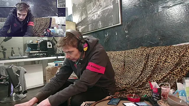 Snapshot of Doggyray44 chatting on February 19, 2025, 5:38 am Doggyray44 online show from February 19, 2025, 5:38 am