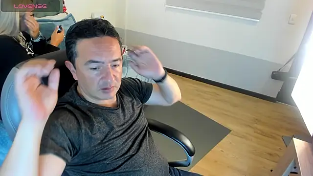 Snapshot of Sam_and_molly_ chatting on February 14, 2025, 7:44 pm Sam and molly  online show from February 14, 2025, 7:44 pm