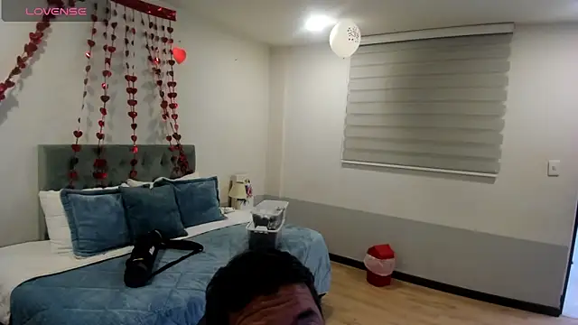 Snapshot of Sam_and_molly_ chatting on February 18, 2025, 7:09 pm Sam and molly  online show from February 18, 2025, 7:09 pm