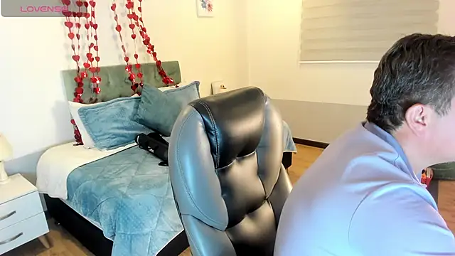 Snapshot of Sam_and_molly_ chatting on February 19, 2025, 7:16 pm Sam and molly  online show from February 19, 2025, 7:16 pm