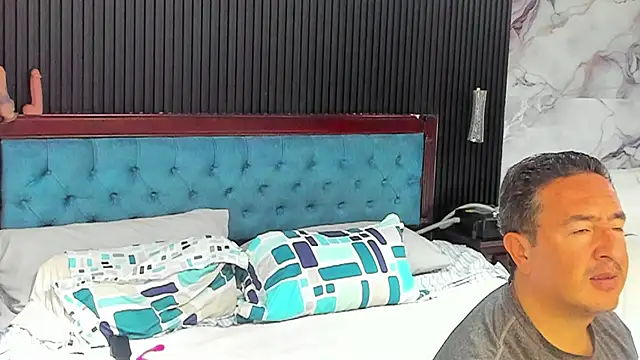 Snapshot of Sam_and_molly_ chatting on October 8, 2025, 8:06 pm Sam and molly  online show from October 8, 2025, 8:06 pm