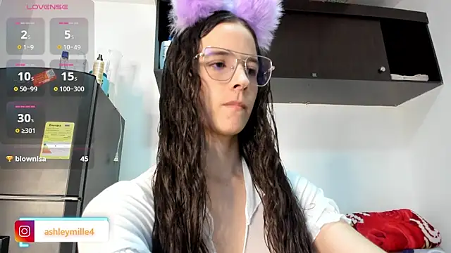  ashleymiller online show from December 5, 2025, 7:10 pm