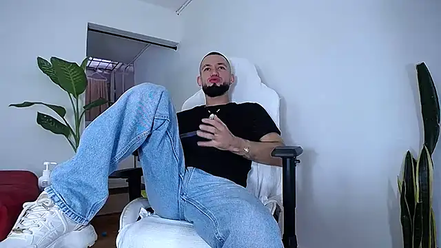 diamond black00 online show from October 30, 2025, 9:48 pm