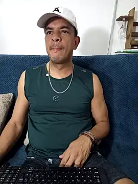 latinmartin73 online show from February 28, 2025, 1:37 am