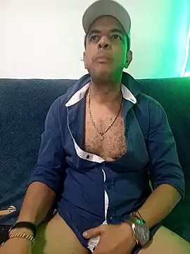 latinmartin73 online show from March 13, 2025, 1:21 am