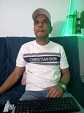 latinmartin73 online show from March 16, 2025, 1:07 am