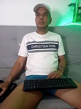 latinmartin73 online show from March 16, 2025, 2:11 pm