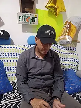 latinmartin73 online show from October 8, 2025, 12:41 am