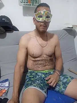 latinmartin73 online show from November 9, 2025, 8:29 pm