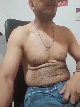 latinmartin73 online show from November 26, 2025, 3:46 pm