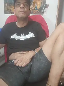 latinmartin73 online show from January 13, 2026, 11:21 pm