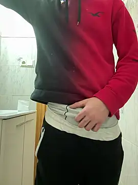 jovenestraviesos online show from February 10, 2026, 8:13 pm