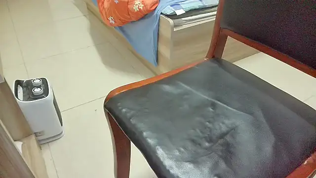 huzi518 online show from March 4, 2025, 1:28 pm