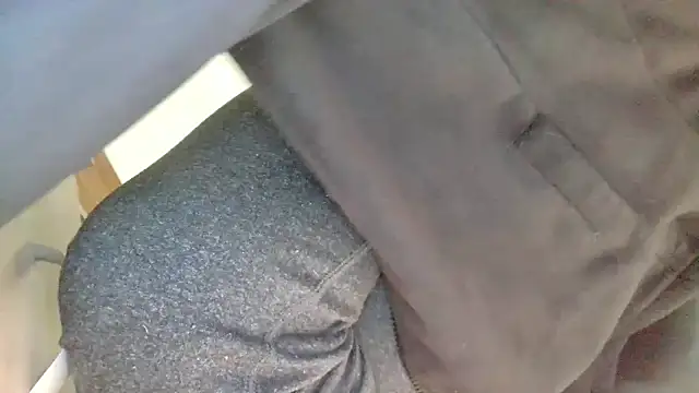 huzi518 online show from March 8, 2025, 3:06 am