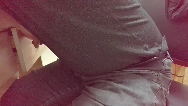 huzi518 online show from November 7, 2025, 1:11 pm