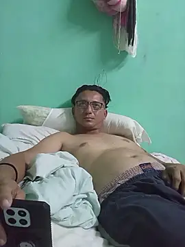 Andresguz35 online show from December 22, 2025, 4:20 am