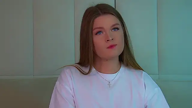 CrystalLyons online show from February 26, 2026, 6:34 am