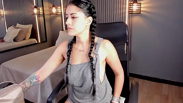 aura-baker online show from February 5, 2025, 12:06 pm