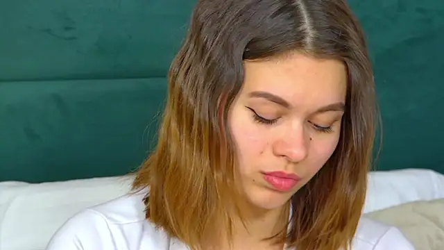 Snapshot of PollyLanders chatting on February 5, 2025, 9:36 am PollyLanders online show from February 5, 2025, 9:36 am