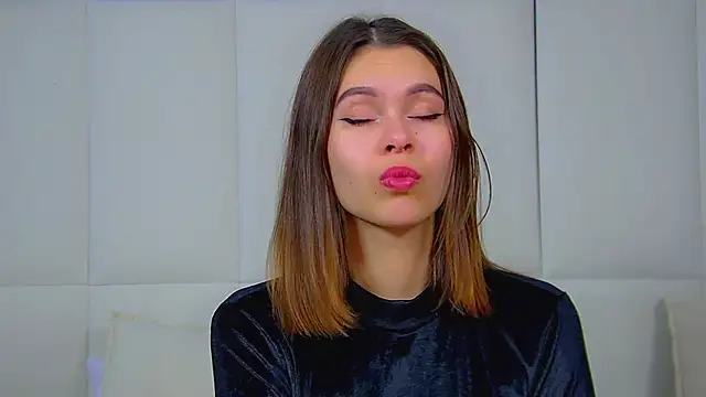 Snapshot of PollyLanders chatting on October 6, 2025, 7:11 pm PollyLanders online show from October 6, 2025, 7:11 pm