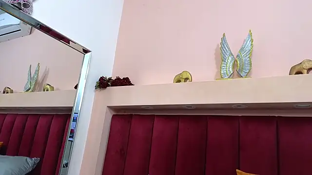 JESSYCORTES online show from February 28, 2025, 1:58 pm