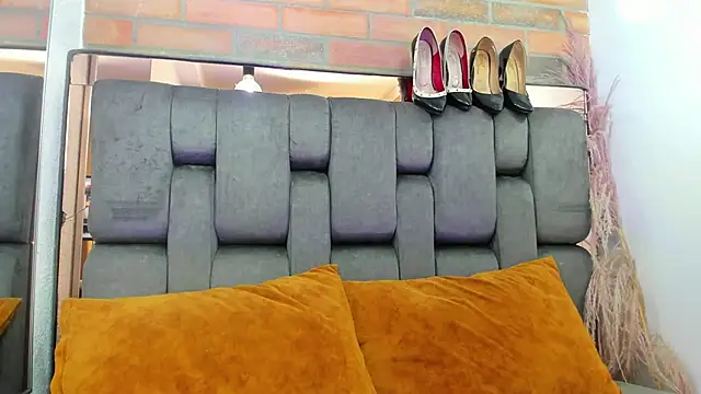 JESSYCORTES online show from September 25, 2025, 2:10 pm