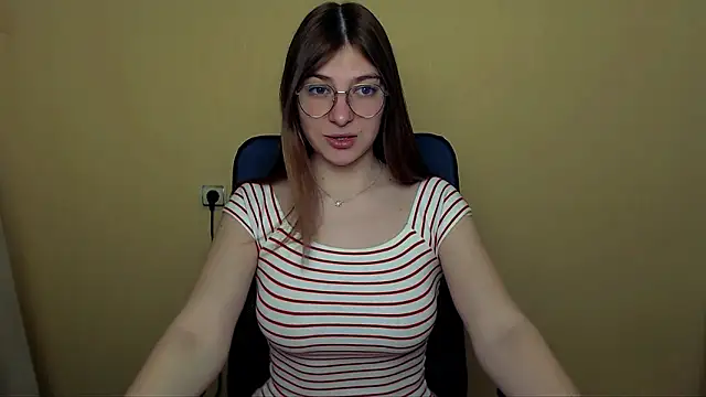 Luna Lush  online show from April 17, 2026, 9:23 am