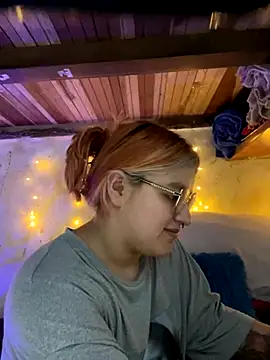 SophiaWeestt99 online show from October 8, 2025, 3:59 am