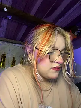 SophiaWeestt99 online show from April 15, 2026, 4:30 am