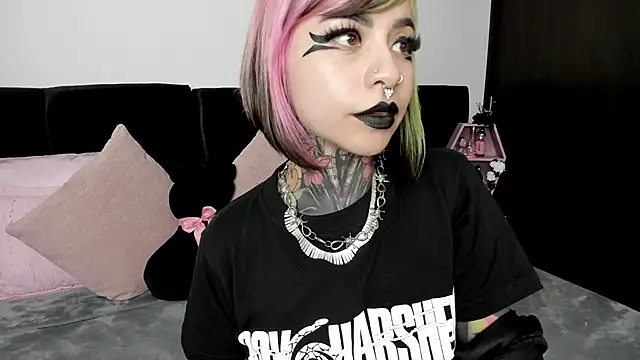 NikkiRamone online show from January 24, 2025, 6:04 pm