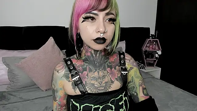 NikkiRamone online show from February 9, 2025, 9:47 am