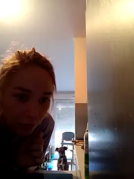 Snapshot of ElektrikFrancaise chatting on September 18, 2025, 2:19 pm ElektrikFrancaise online show from September 18, 2025, 2:19 pm