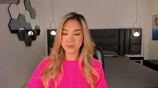 RebeccaHudson online show from February 8, 2026, 5:38 pm