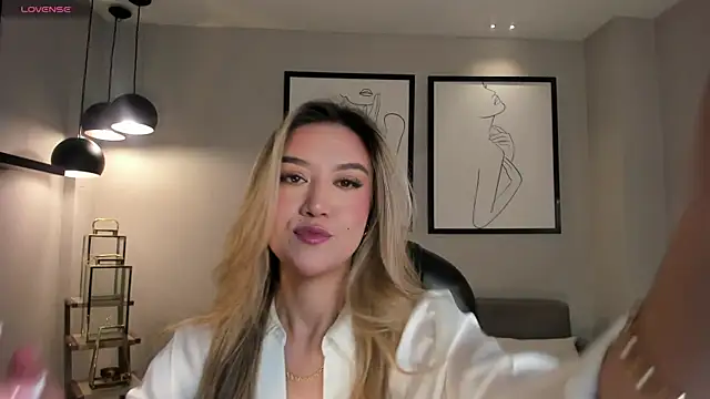 RebeccaHudson online show from April 9, 2026, 7:19 pm