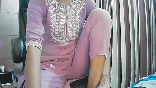 Snapshot of collage_hoty chatting on November 20, 2025, 4:29 pm collage hoty online show from November 20, 2025, 4:29 pm