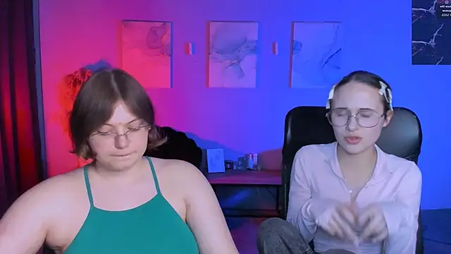 nikole kitt online show from April 14, 2026, 7:53 pm