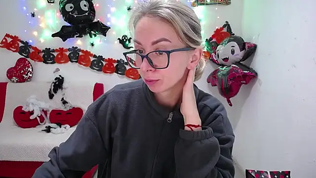 VasilisaSii online show from October 27, 2025, 6:06 am