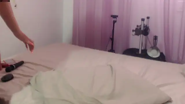 Victoria Luxe online show from February 20, 2025, 12:36 pm