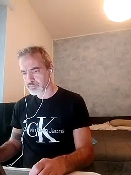 Snapshot of Marcolino183 chatting on December 19, 2024, 10:13 am Marcolino183 online show from December 19, 2024, 10:13 am